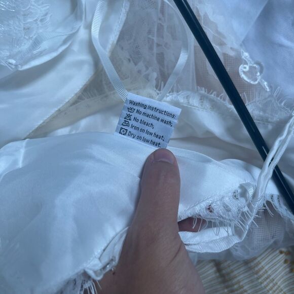 Hebeos White Embellished lace tulle Wedding Gown - Picture 9 of 11